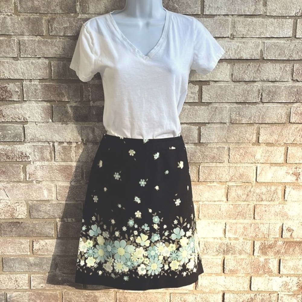 LOFT black print cotton skirt. Above knee. Size 6.